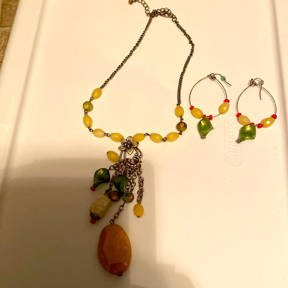 Charming Charlie 2pc necklace set